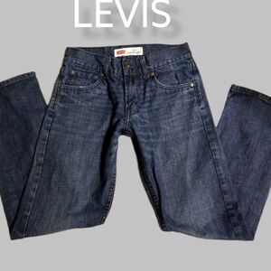 - Levi's slim straight